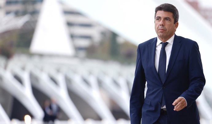 El presidente de la Generalitat valenciana, Carlos Mazón, a su llegada al homenaje a las víctimas de la dana, en el Museo de las Ciencias Príncipe Felipe, a 29 de octubre de 2025
