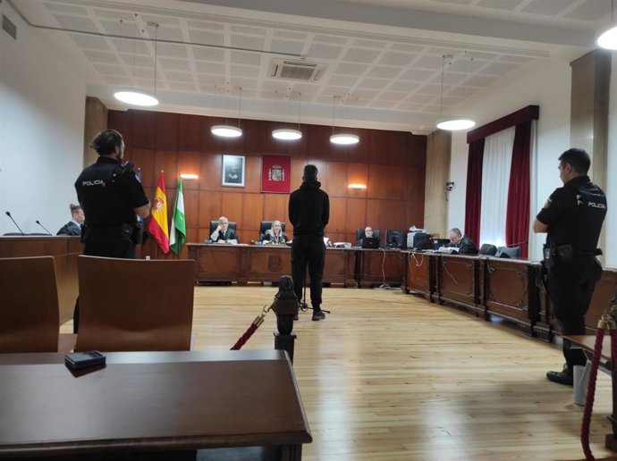 El acusado delante del tribunal que le ha juzgado