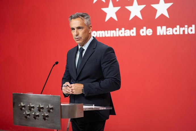 Archivo - El consejero de Medio Ambiente, Agricultura e Interior de la Comunidad de Madrid, Carlos Novillo, durante una rueda de prensa tras la reunión del Consejo de Gobierno de la Comunidad de Madrid, en la Real Casa de Correos, a 27 de agosto de 2025, 