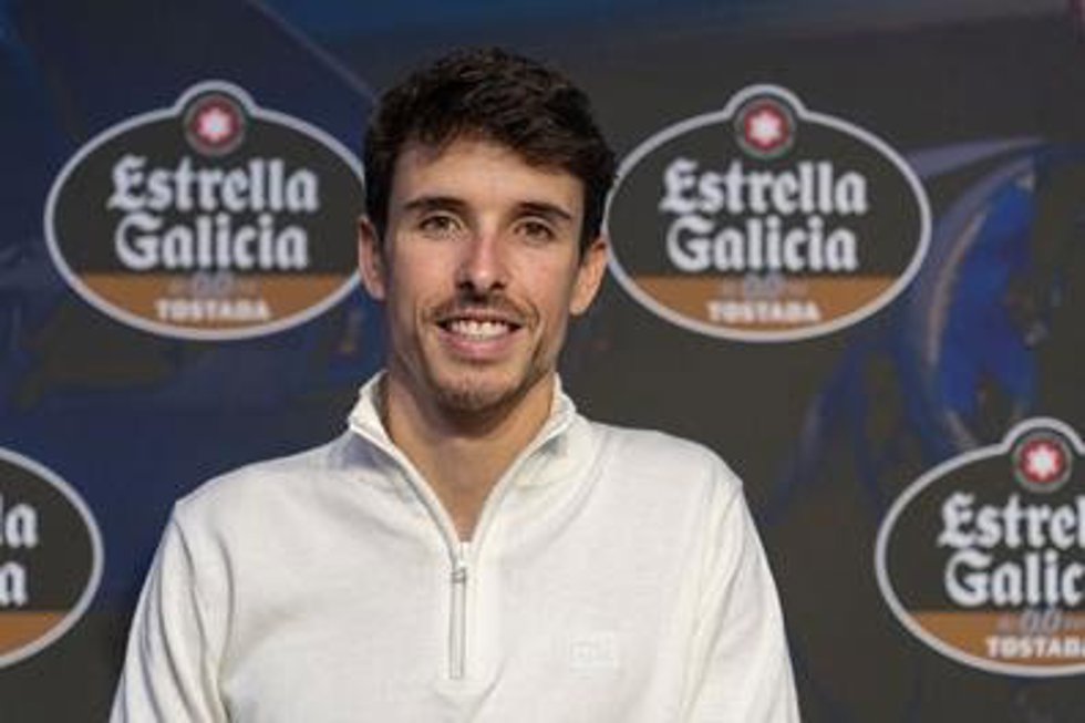 El piloto español Álex Márquez tras un acto con Estrella Galicia 0,0