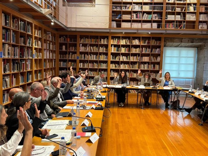 BNG, Compostela Abierta, PSOE y edilas no adscritas votan a favor de la modificación en la parcela del Peleteiro, a 30 de octubre de 2025.