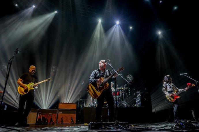 Archivo - El grupo PIxies durante su actuación en el Wizink Center, a 10 de marzo de 2023, en Madrid