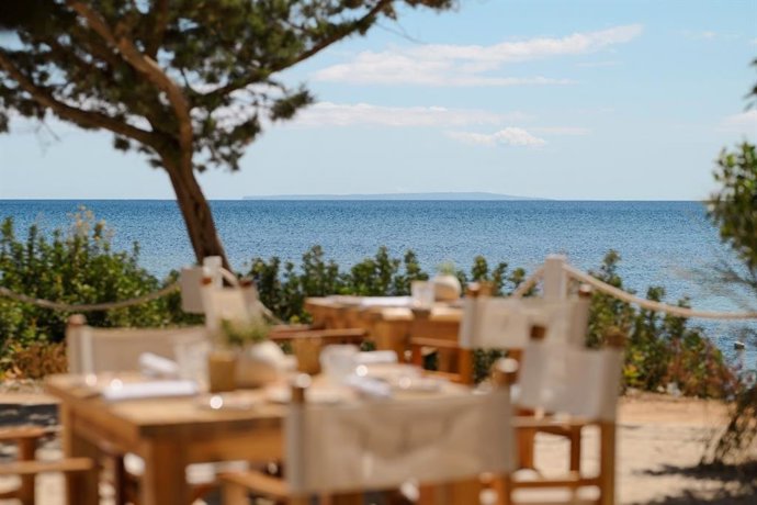 Nikki Beach Ibiza dona 17.785 euros a Ibiza Preservation y refuerza su compromiso con la sostenibilidad insular