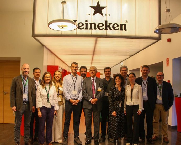 El director de Cadena de Suministro de Heineken España, José Ramón Jiménez Revilla junto al director general de CTA, Elías Atienza.