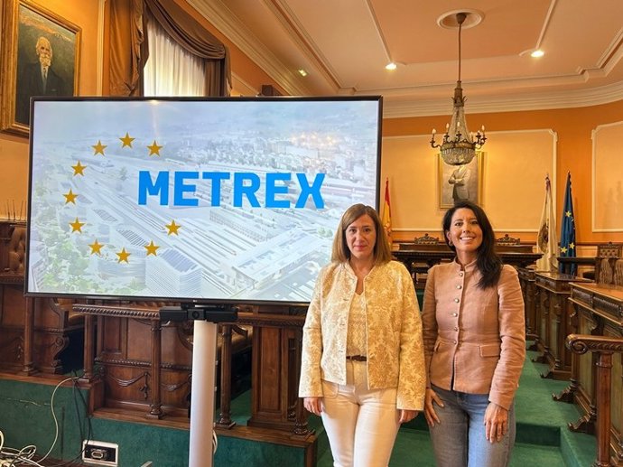 La alcaldesa de Irun, Cristina Laborda, y la diputada de Movilidad, Azahara Domínguez