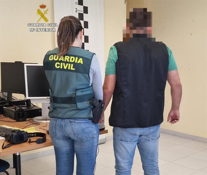 La Guardia Civil de Cambados detiene a dos personas por supuestos delitos contra la libertad sexual de una menor