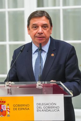 Archivo - El ministro de Agricultura, Pesca y Alimentación, Luis Planas Interviene en el acto tras la firma del convenio, a 15 de marzo de 2024, en Sevilla, Andalucía (España). El ministro de Agricultura, Pesca y Alimentación, Luis Planas, preside la firm