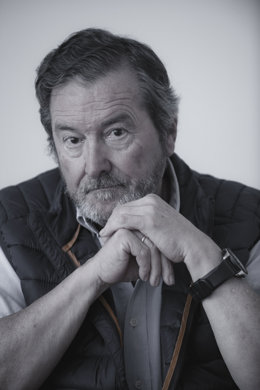 Archivo - El escritor publica 'Están aquí', la continuación de 'Materia reservada' que publicó en 1993.