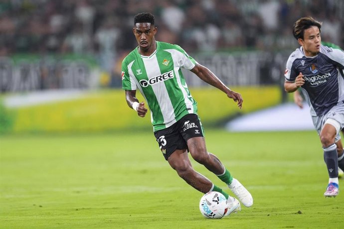 Archivo - Junior Firpo durante un partido con el Real Betis