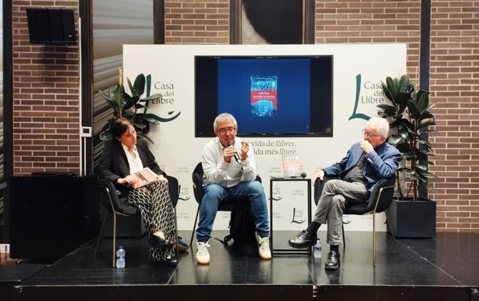 El escritor Jordi Amat en la Casa del Llibre.