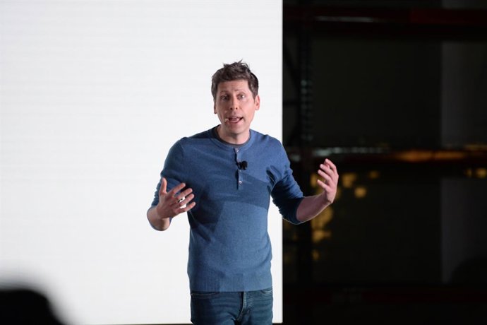 Archivo - FILED - 17 de outubro de 2024, EUA, São Francisco: O executivo-chefe da OpenAI, Sam Altman, aparece em um evento organizado pelo projeto de criptografia World, que está construindo um sistema para verificar pessoas na Internet. Foto: Andrej Soko