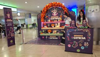 El aeropuerto de Madrid-Barajas celebra la Semana de la Catrina con un guiño a México