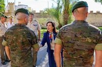 Robles reconoce el trabajo del MOE en Letur tras la dana: "Donde hay un militar español, hay una persona que ayuda"