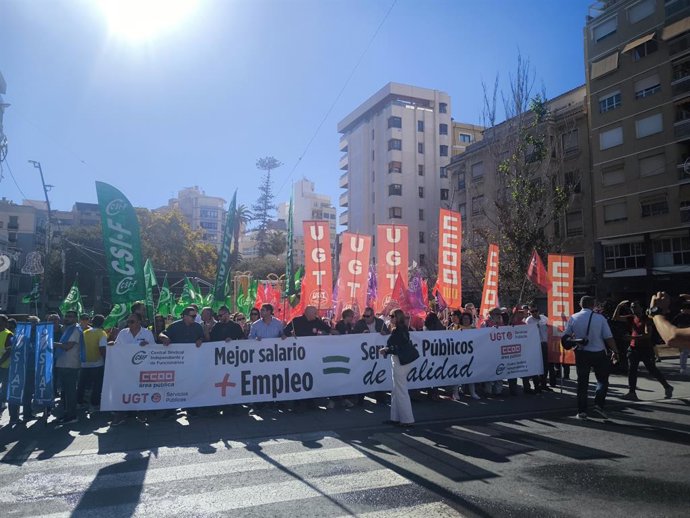 Concentració davant de la Subdelegació del Govern a Alacant