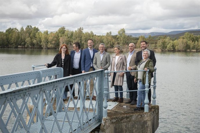 El secretario de Estado de Medio Ambiente, Hugo Morán, visita el embalse de Gasset.