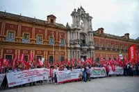 CCOO y UGT piden ante San Telmo "mejorar las condiciones" de más de 65.000 trabajadores del sector público andaluz