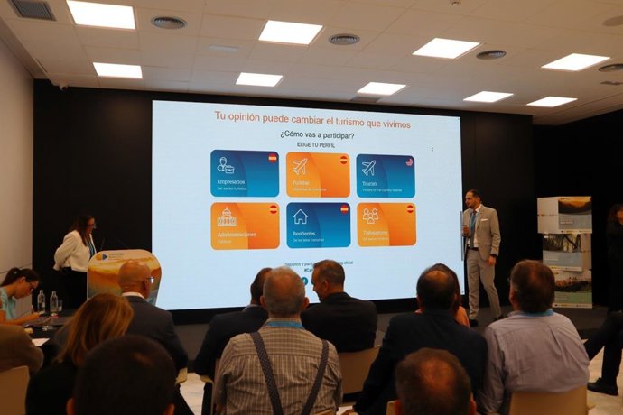 Turismo presenta 'Canarias Avanza', una herramienta digital para medir y optimizar el "impacto social" del sector