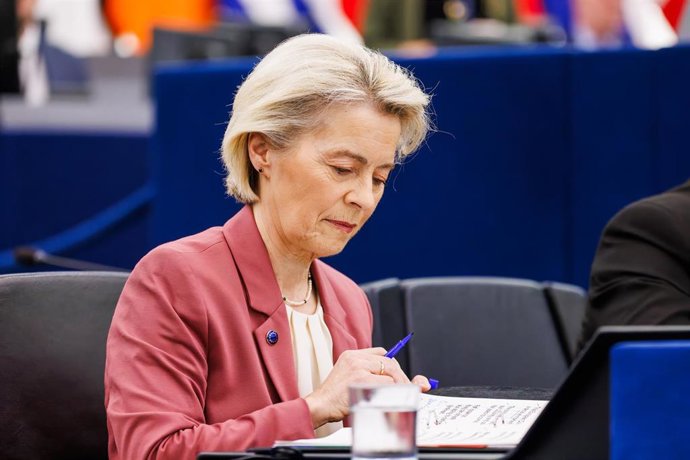 La presidenta de la Comisión Europea, Ursula von der Leyen, en el pleno del Parlamento Europeo en Estrasburgo.