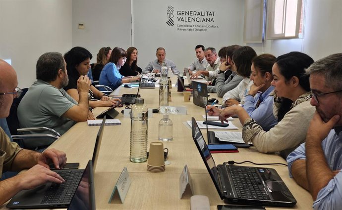 Educació negocia un protocol que garantisca la continuïtat de la formació de l'alumnat quan se suspenguen les classes per alerta meteorològica