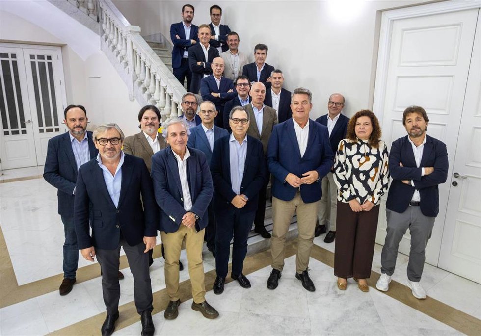 La junta directiva de Fecoval se reúne con Vicente Martínez Mus, conseller de Medio Ambiente, Infraestructuras y Territorio