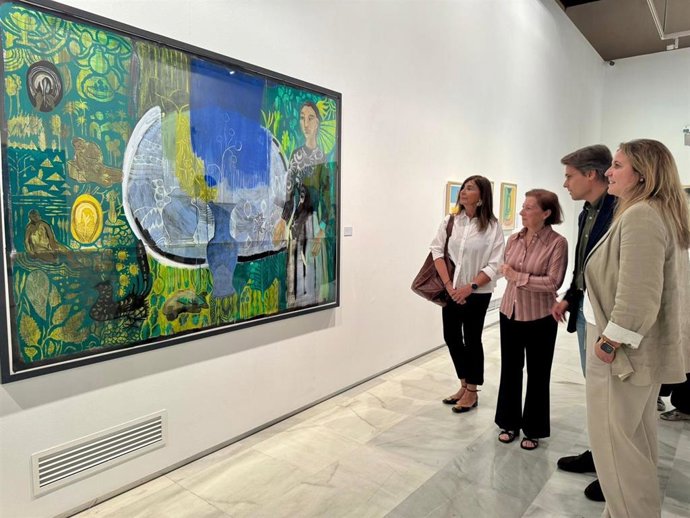 Imagenes de la delegada de Turismo y Cultura, Angie Moreno, en una exposición.