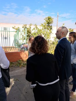 El delegado de Desarrollo Educativo y Formación Profesional en Huelva, Carlos Soriano, visita los centros afectados por el tempora en Isla Cristinta y Ayamonte.