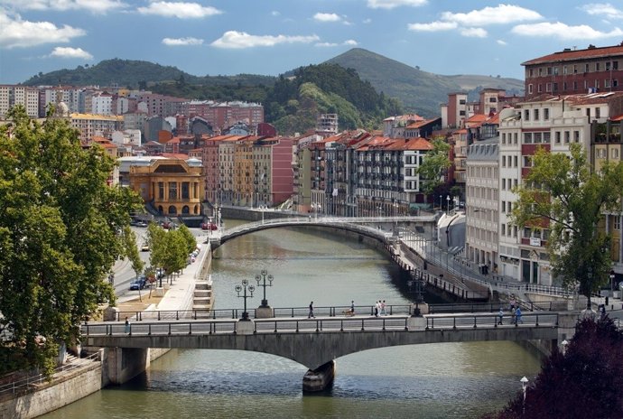 Archivo - El Ayuntamiento convoca ayudas para mejorar la imagen externa de locales de Bilbao La Vieja, San Francisco y Zabala