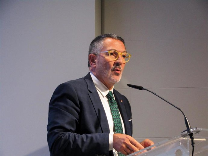Archivo - El conseller de Empresa y Trabajo de la Generalitat, Miquel Sàmper, en una imagen de archivo.