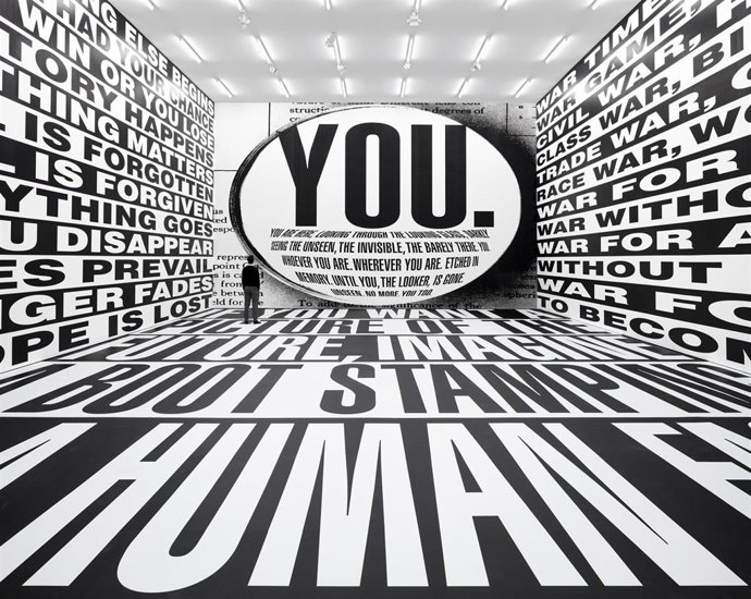 Archivo - Obra 'Forever', de Barbara Kruger,