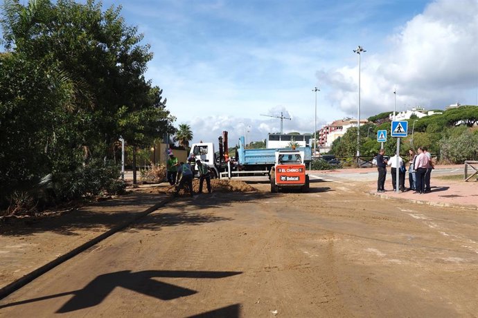 Arreglo de desperfectos por las lluvias en Mazagón.