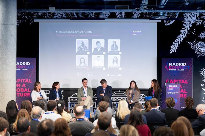 Mesa redonda en el foro Madrid Connect 2025.