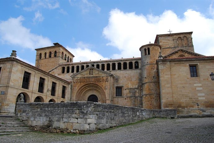Archivo - Arquivo - Igreja colegiada de Santa Juliana em Santillana del Mar