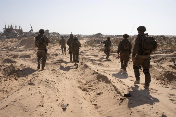 Archivo - GAZA, April 22, 2025  -- This photo released by Israel Defense Forces on April 21, 2025 shows Israeli troops operating in the Gaza Strip. In Rafah's Shabura and Tel al-Sultan neighborhoods, Israeli troops dismantled "terrorist infrastructure" an