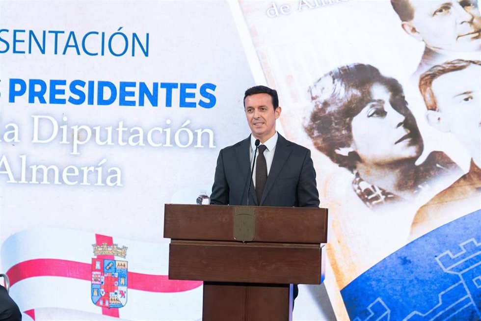 El presidente de la Diputación de Almería, Javier A. García, en la presentación de la obra.