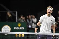 Davidovich no puede con Zverev en octavos de París