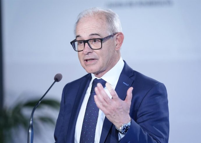 Archivo - El consejero delegado de Unicaja, Isidro Rubiales, interviene durante la presentación del Proyecto CREA. A 12 de febrero de 2025, en Sevilla (Andalucía, España). 