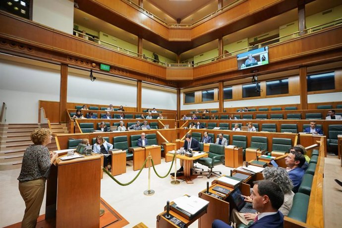 Archivo - Vista general del primer pleno ordinario de la legislatura