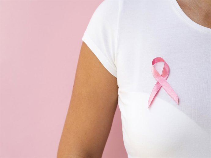 Archivo - Women'secret se suma a la lucha contra el cáncer de mama