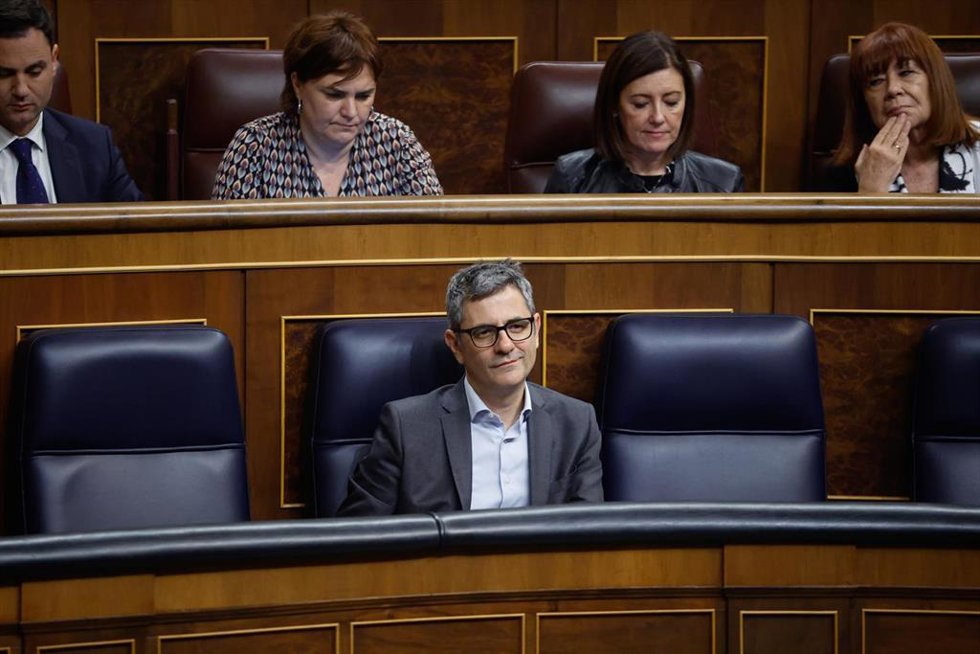 El ministro de Presidencia, Justicia y Relaciones con las Cortes, Félix Bolaños, durante el pleno del Congreso de los Diputados, a 28 de octubre de 2025, en Madrid (España). El Pleno del Congreso debate y vota la proposición de ley registrada por el PP 