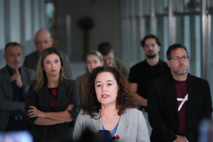 La portavoz del grupo parlamentario Por Andalucía, Inma Nieto, en una foto de archivo junto a los portavoces de los grupos Socialista y Mixto-Adelante Andalucía, María Márquez y José Ignacio García, respectivamente.