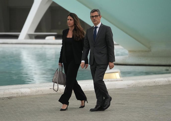 O Ministro da Presidência, Justiça e Relações com o Parlamento, Félix Bolaños, em sua chegada à homenagem às vítimas da dana, no Museu de Ciências Príncipe Felipe, em 29 de outubro de 2025, em Valência, Valência (Espanha). Seu M