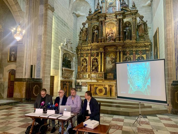 Compañía de Jesús este viernes en una rueda de prensa en la iglesia de Montesión