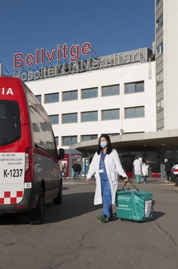 Archivo - Enfermeras del Hospital de Bellvitge (Barcelona)