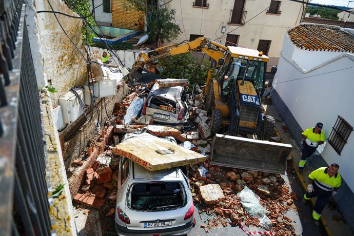 Incidencias provocadas por un pequeño tornado en Gibraleón (Huelva). A 29 de octubre de 2025, en Gibraleón, Huelva (Andalucía, España). La Agencia Estatal de Meteorología (Aemet) mantiene activo un aviso naranja por lluvias hasta las 21,00 horas y un avis