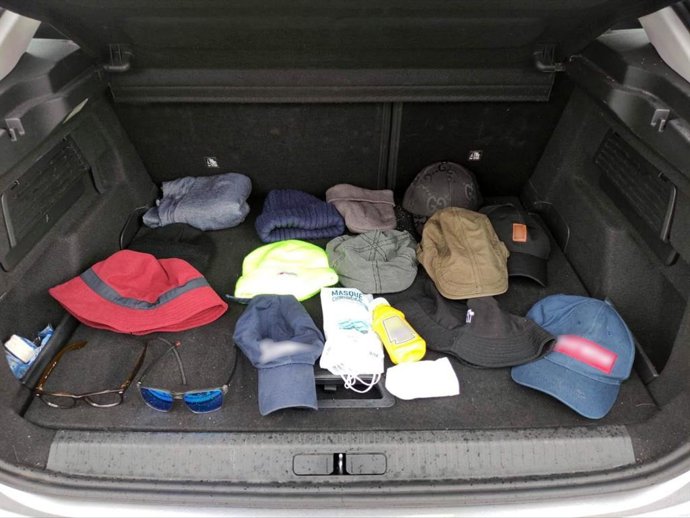 Material intervenido en el interior del vehículo robado
