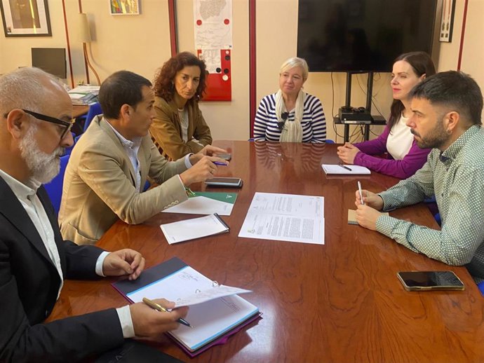 Reunión con responsables del CEIP Jesús y María y de su ampa.