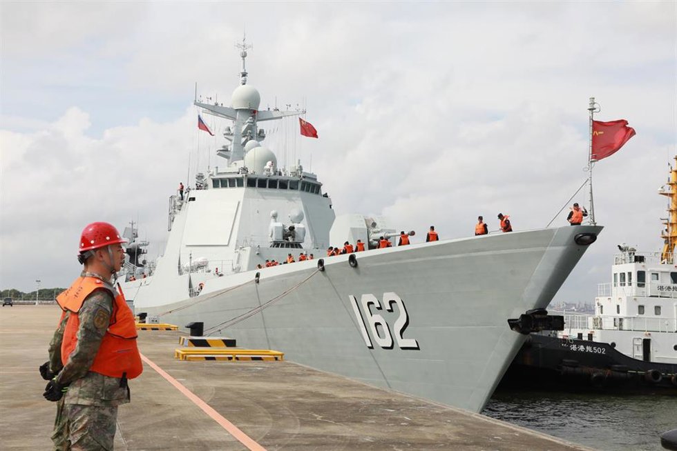 Archivo - Imagen de archivo de un destructor chino en el puerto de Zhanjiang, en el sur de China