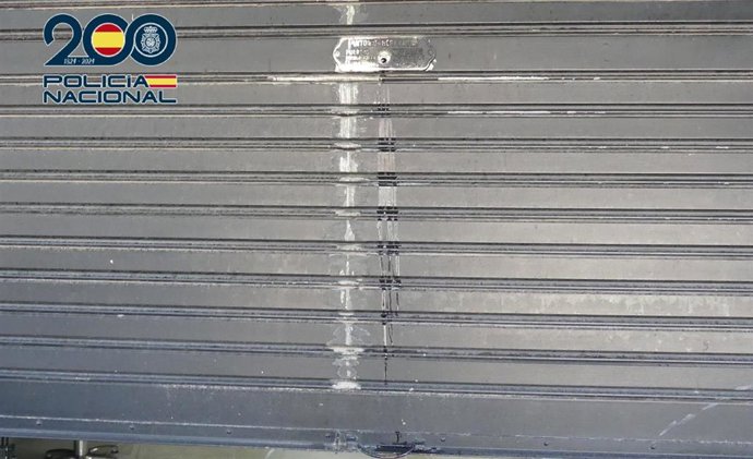 Una de las puertas forzadas