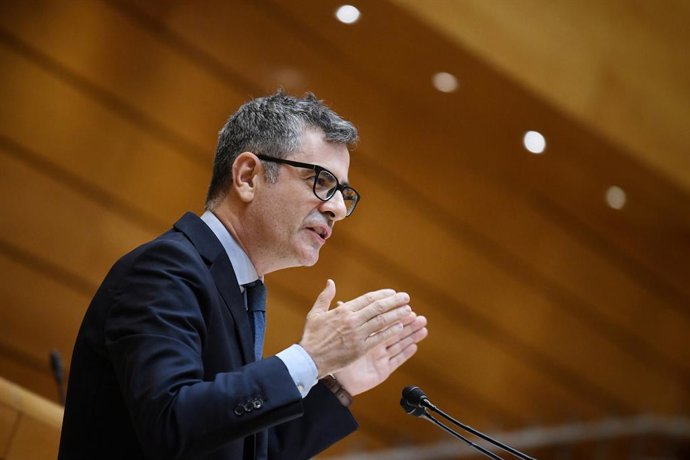 O Ministro da Presidência, Justiça e Relações com o Parlamento, Félix Bolaños, intervém durante uma sessão de controle do governo na Câmara Alta, em 21 de outubro de 2022, em Madri (Espanha). O governo está mais uma vez enfrentando questões relacionadas à