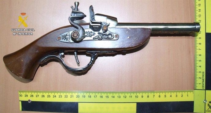 Falsa pistola intervenida.